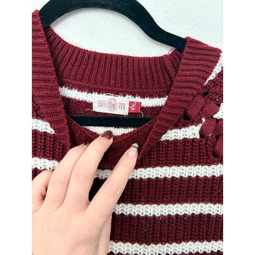 SO Sweater Size Small - Picture 3 of 5